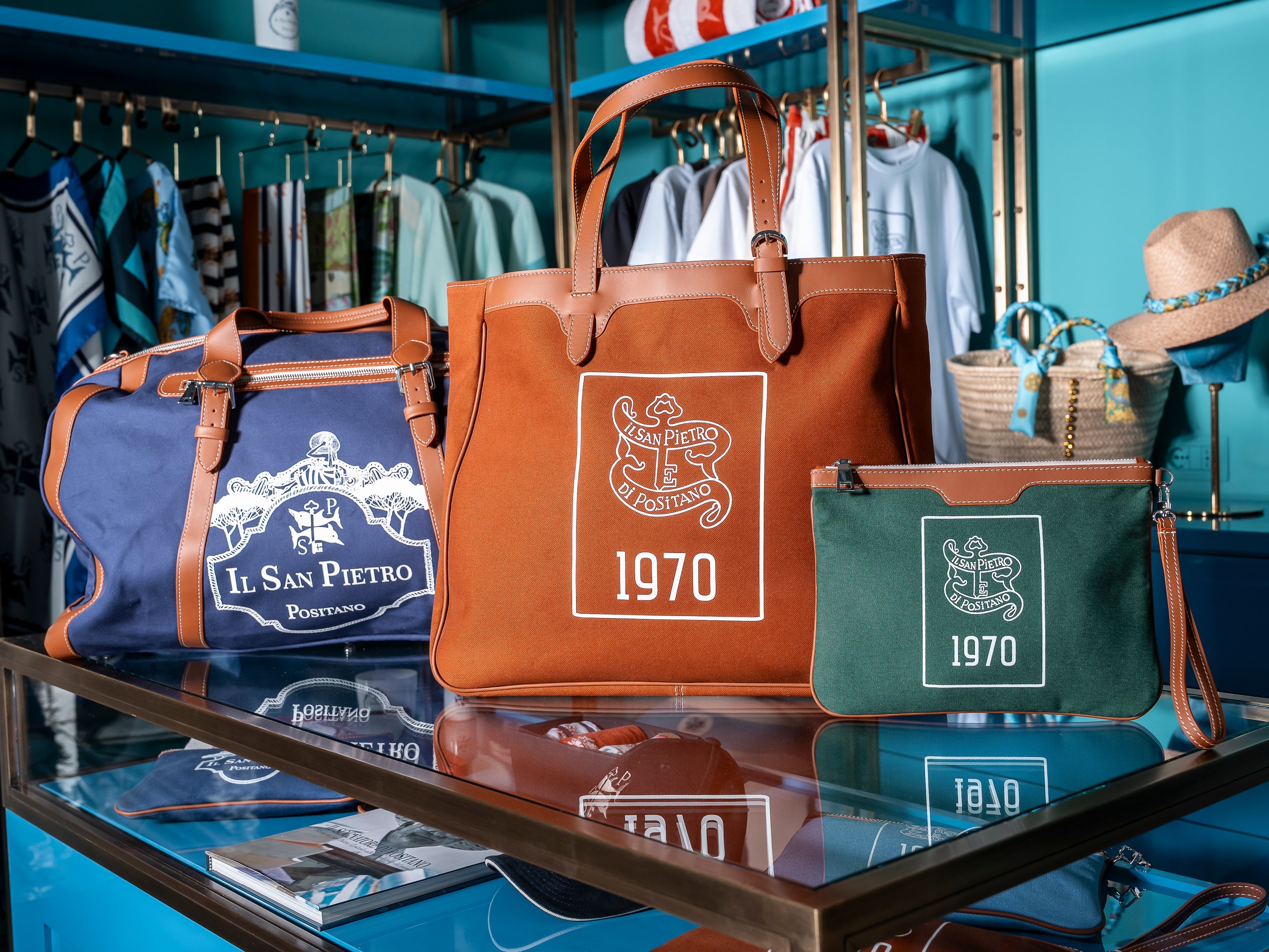 Bags, totes & clutches